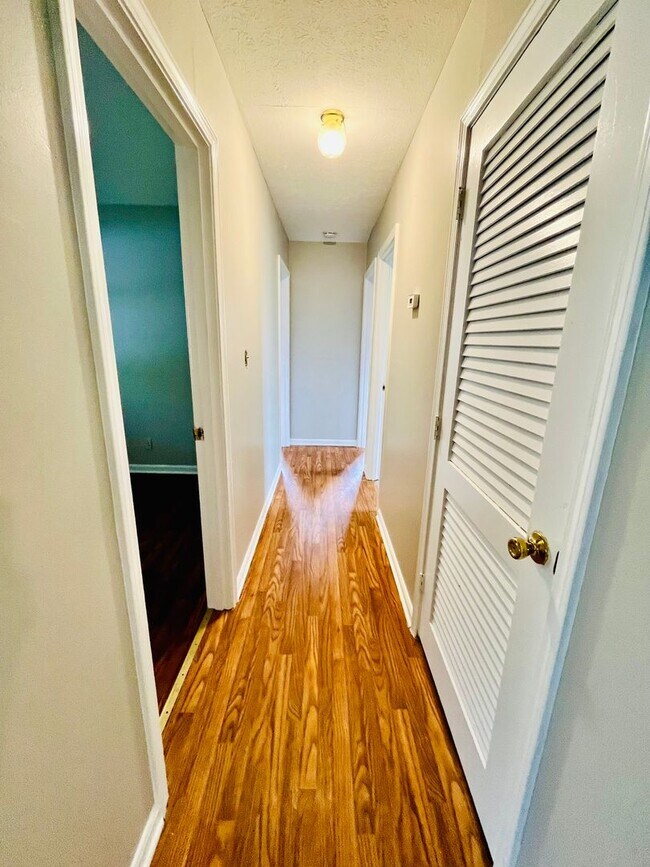 Building Photo - **COMING SOON** Updated 3BR Ranch in Shively Section 8 Accepted