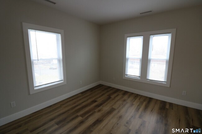 Building Photo - 6 Mary St