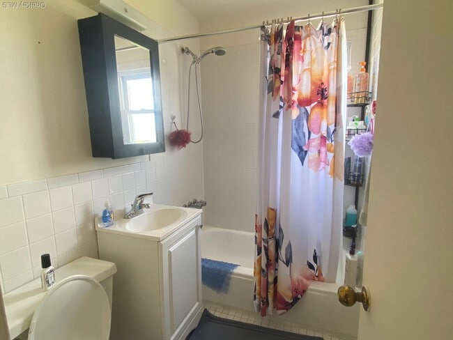 Building Photo - 830 E Broadway