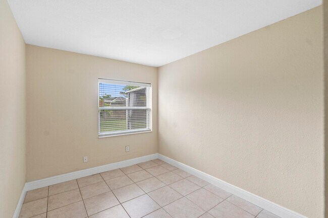 Building Photo - 4784 Alfresco St