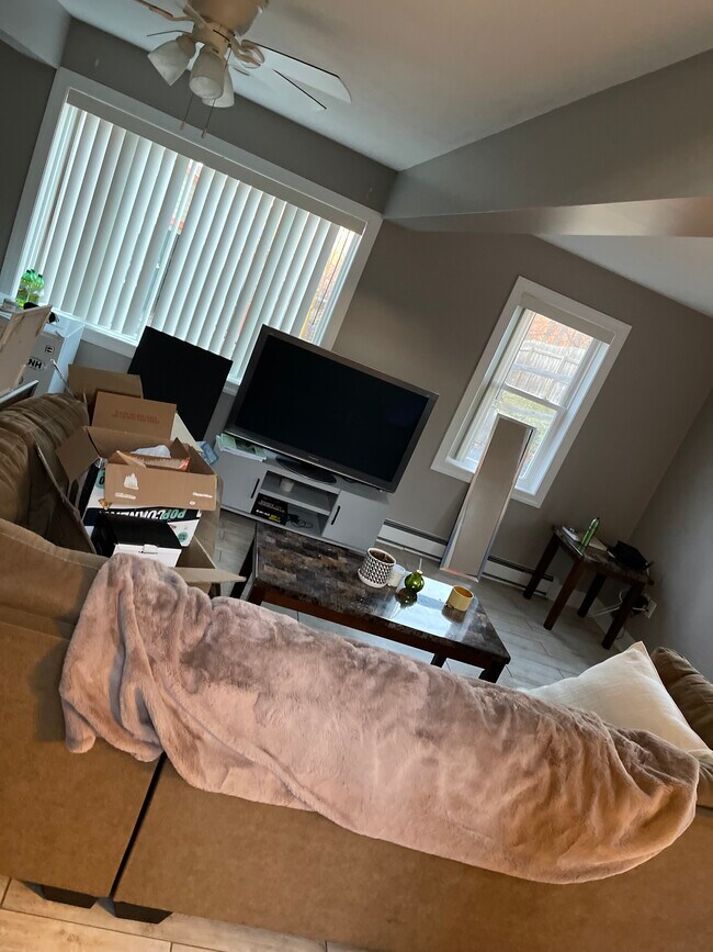 Unit B - 763 S Aurora St