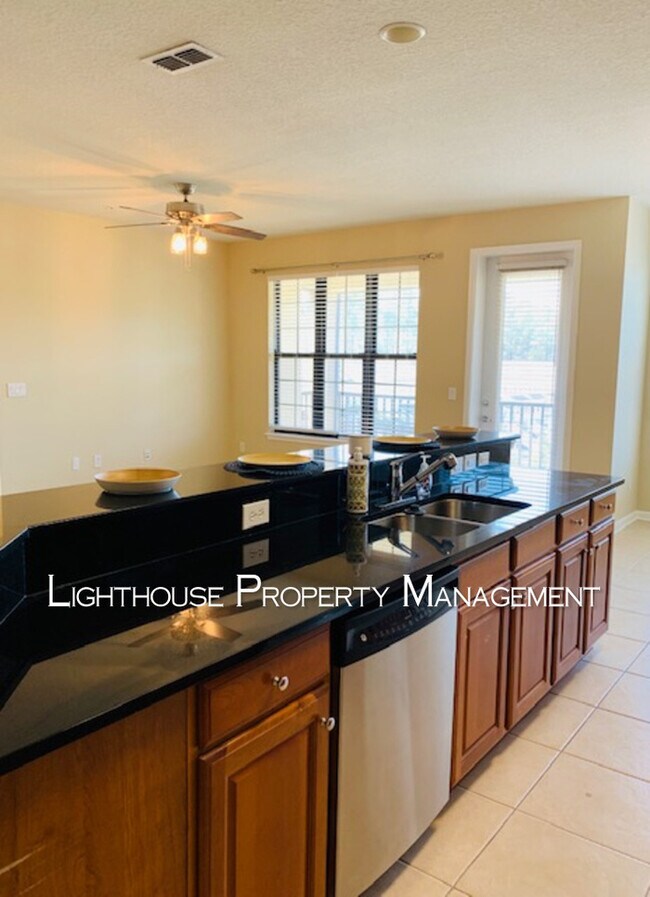 Building Photo - Luxurious Condominium in the Desirable Noc...