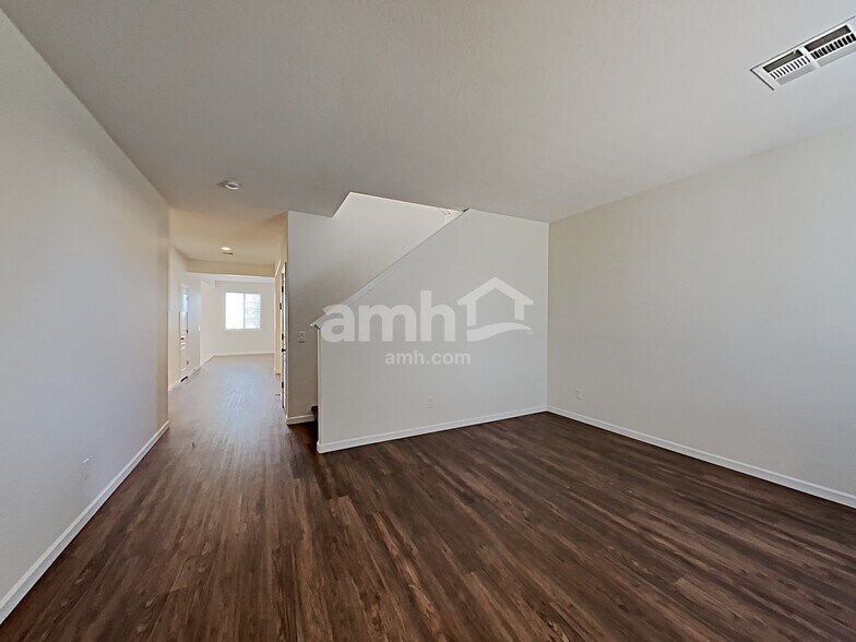 Building Photo - 7250 W Alta Vista Rd