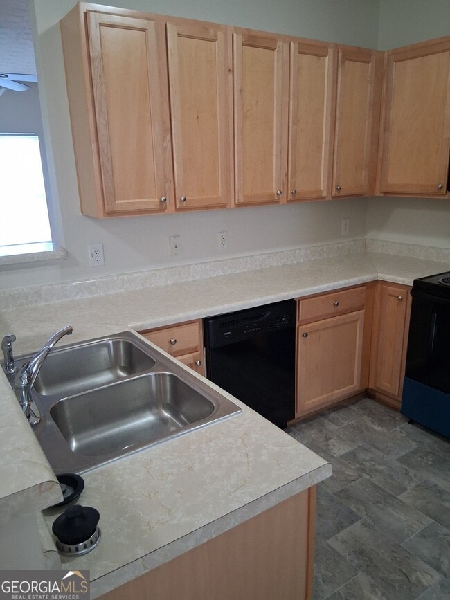 Building Photo - 6208 Ellenwood Dr