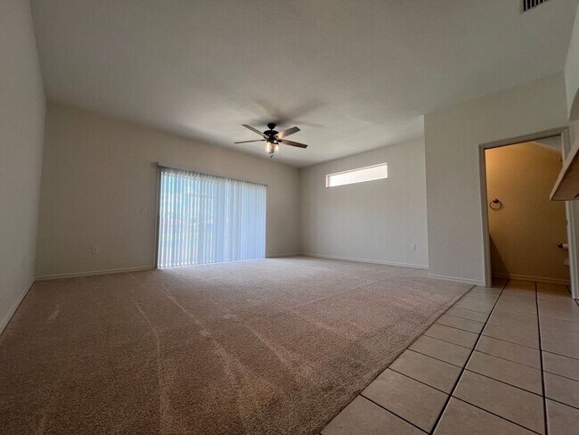 Building Photo - 2216 Garden Lake Dr