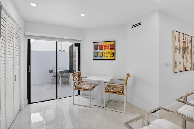 Building Photo - 15322 Strathearn Dr