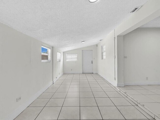 Building Photo - 6661 Meade St