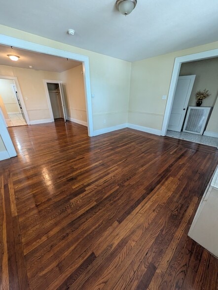 Building Photo - 479 Quinnipiac Ave