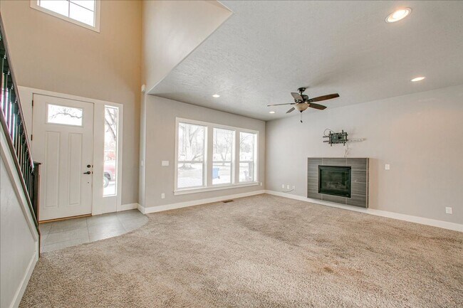 Building Photo - Modern 2 Story Home in North End!