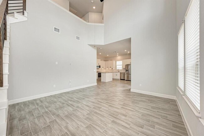 Building Photo - 12811 Stanford Dr