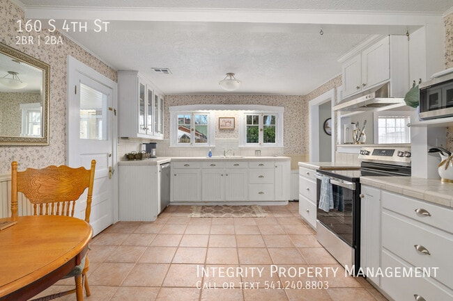 Building Photo - 160 S 4th St