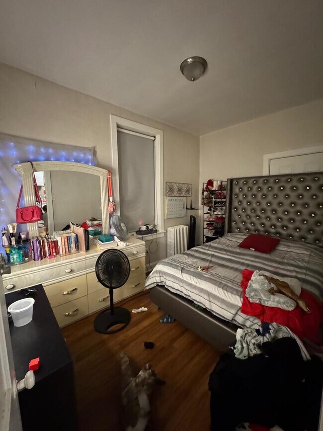 Building Photo - 2344 S 58th Ave