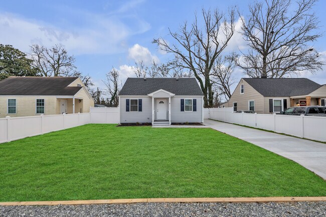 Building Photo - 8 E Preston St