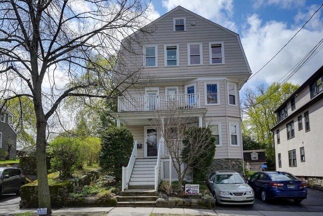 Primary Photo - 52 Burnham St
