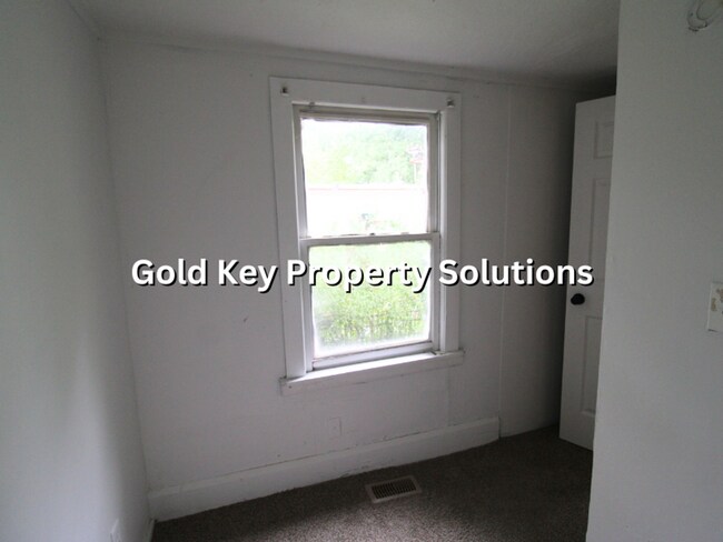 Building Photo - MUNCIE 4 BR 1 BA House with Central Air and Garage (NO SECTION 8)