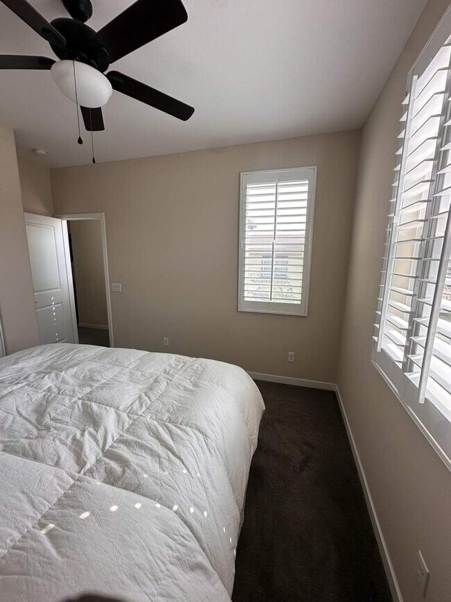 Building Photo - Stylish 4BR/3BA Home in Rosetta Canyon wit...