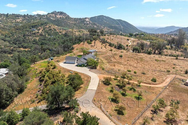 Building Photo - Designer Single-Story Home with Gourmet Kitchen & Mountain Views
