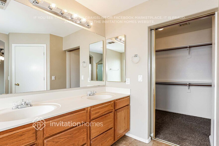 Building Photo - 1710 E Palo Blanco Way