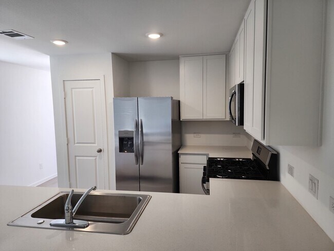 Building Photo - 3049 Majestic Sunrise Dr