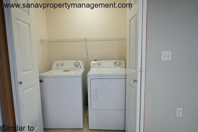 Building Photo - Charming 2 Bed, 1.5 Bath Townhome with 1-Car Garage in West Des Moines