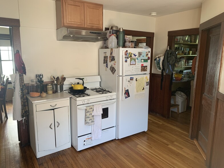 Eat in kitchen view 2 - 48 Raymond St
