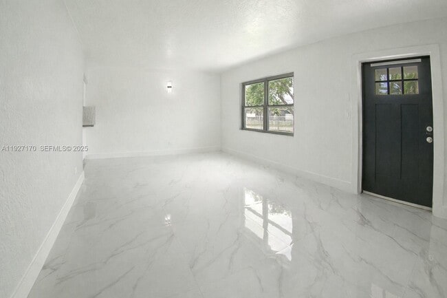 Building Photo - 14920 Garfield Dr