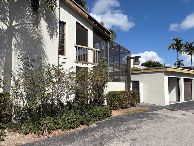 Building Photo - 6681 SW 71st Ct