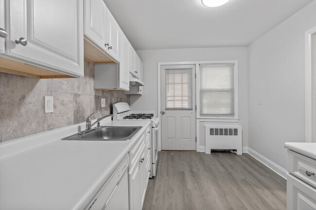 Building Photo - 66 Blachley Rd