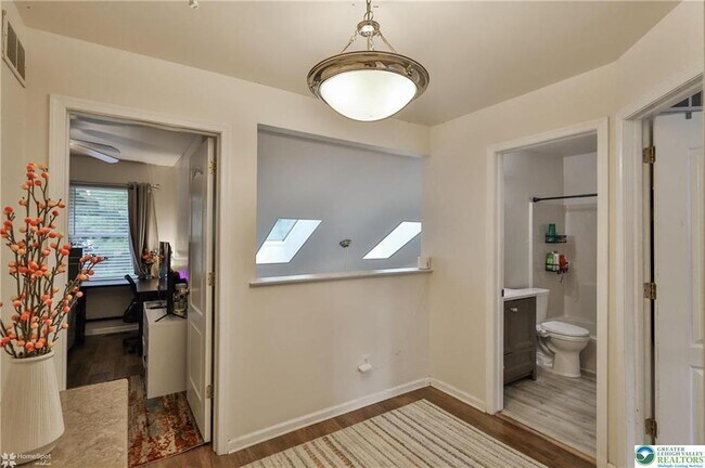 Building Photo - 204 Ridings Cir