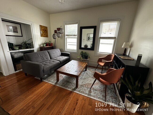 Building Photo - 1049 7th St W