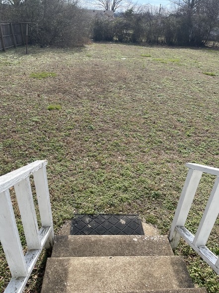 Building Photo - 637 Cleveland St