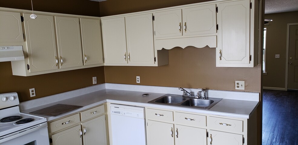 Building Photo - 168 Riverview Dr