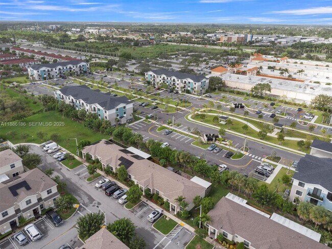 Building Photo - 424 NE 4th Ave