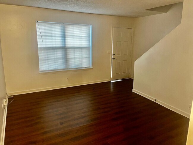 Building Photo - 1021-1023 Wesleyville St