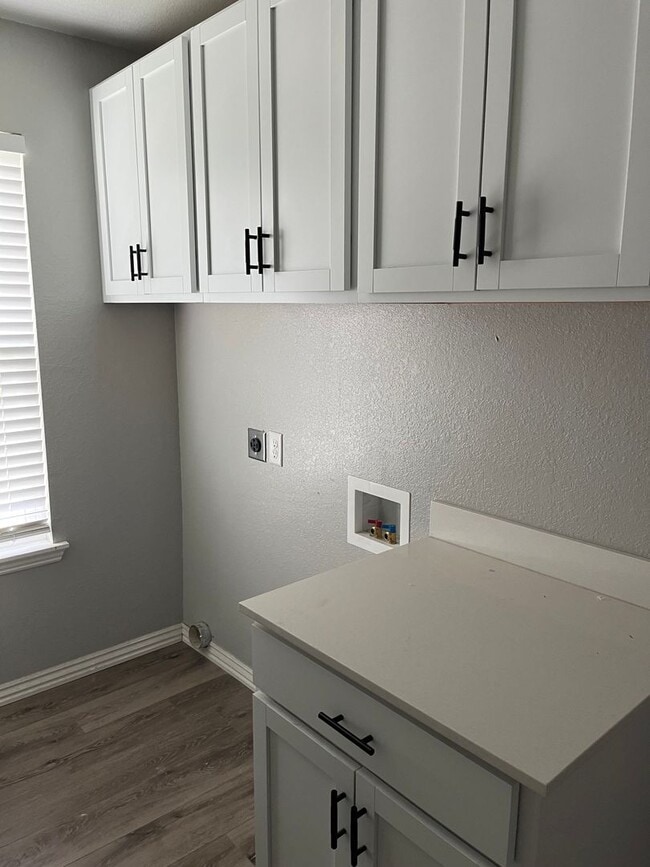 Building Photo - COX-NORTHRIDGE DRIVE TOWNHOMES