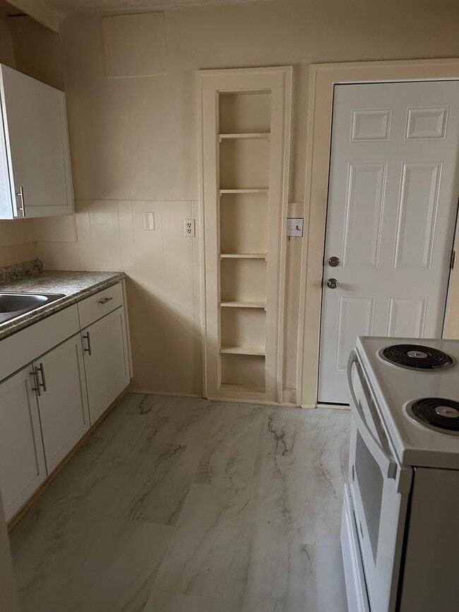 Building Photo - 2 Bedroom 1 Bath Home for Rent