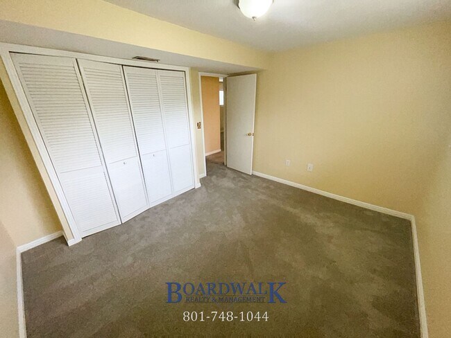 Building Photo - 2827 E Bridgewater Dr