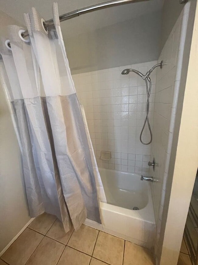 Building Photo - Henderson - 1 Bedroom - 1 Bath - Townhouse