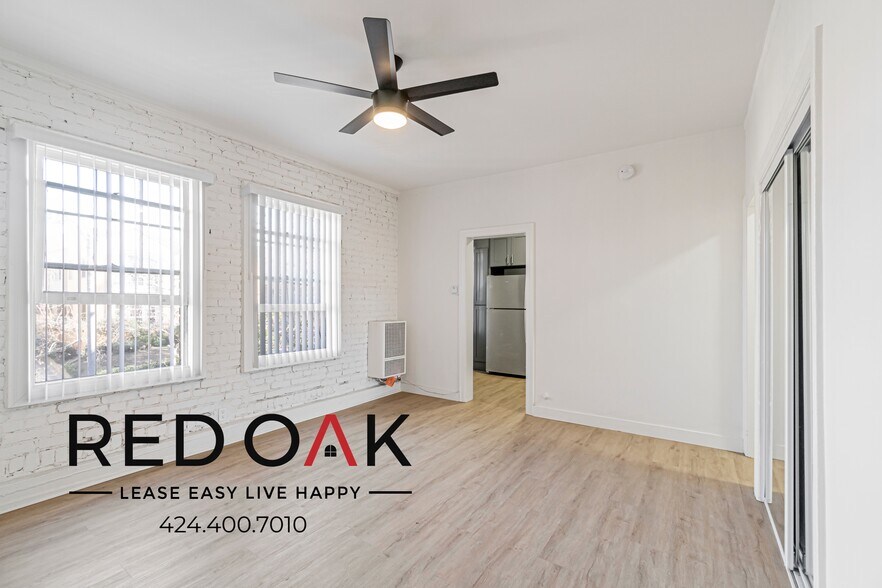 Primary Photo - 245 N Kenmore Ave