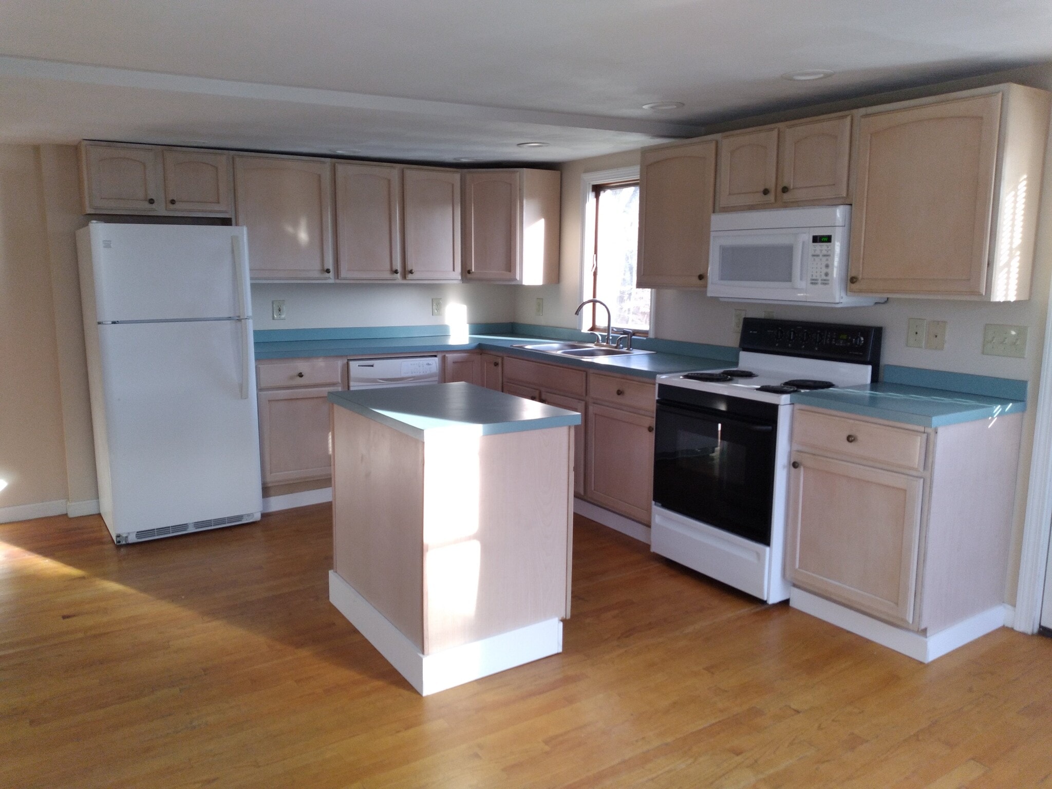 Kitchen - 43B Sherman Ave