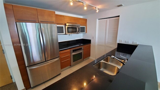 Building Photo - 253 NE 2nd St