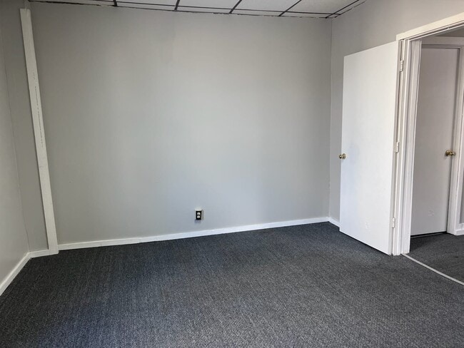 Building Photo - 709 20th St