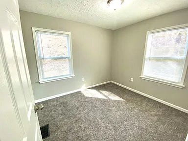 Building Photo - 2832 Sterrett Ave