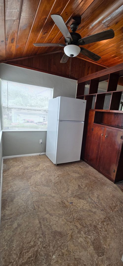 Building Photo - ONE BEDROOM ONE BATHROOM NEWLY RENOVATED A...