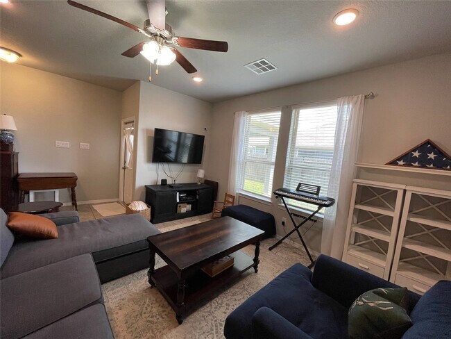 Building Photo - 25511 Northpark Lake Dr