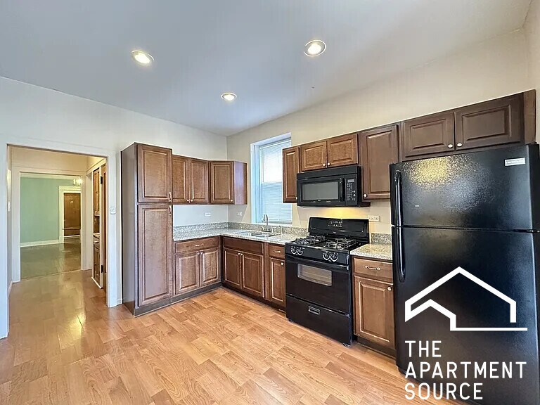 Building Photo - 5023 N Ridgeway Ave