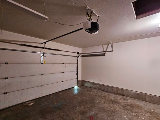 Building Photo - 3Bd/2Ba Single Story Home-Available to View!