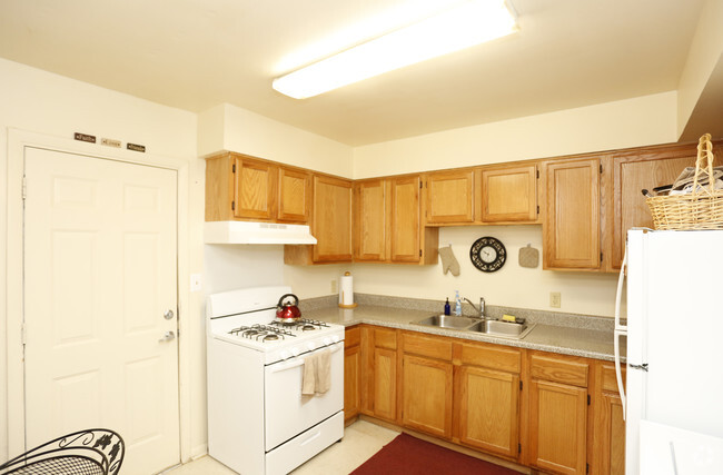 2BR,2BA - Lake Road Apartments