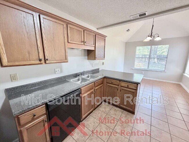 Building Photo - 11236 Wolf Woods Dr