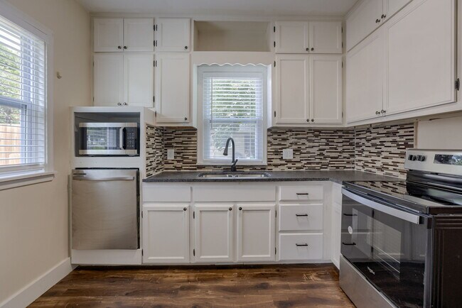 Building Photo - 2347 S 33rd St